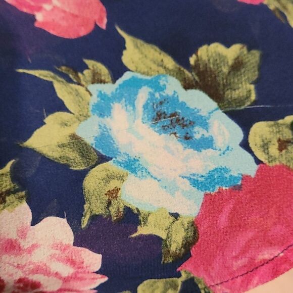 Beautiful floral sheer blouse - Picture 7 of 7